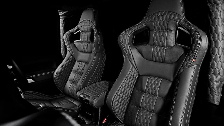 Детали интерьера Jeep Wrangler Black Hawk by Project Kahn 2016 года  (фото 4 из 4)